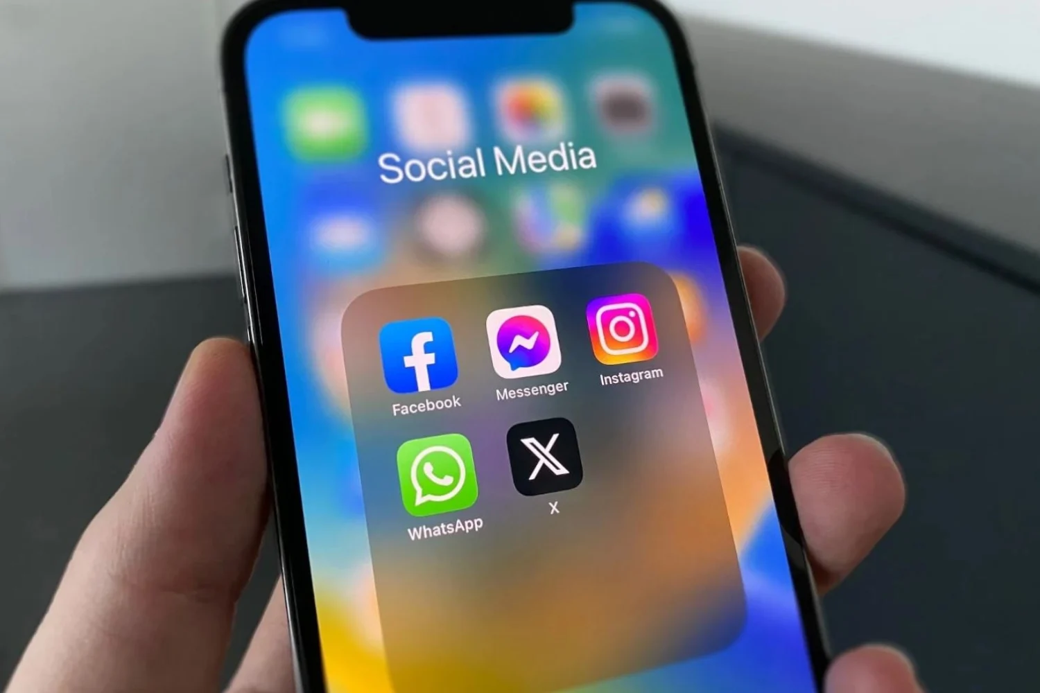 Service gestion réseaux sociaux complet avec résultats et engagement